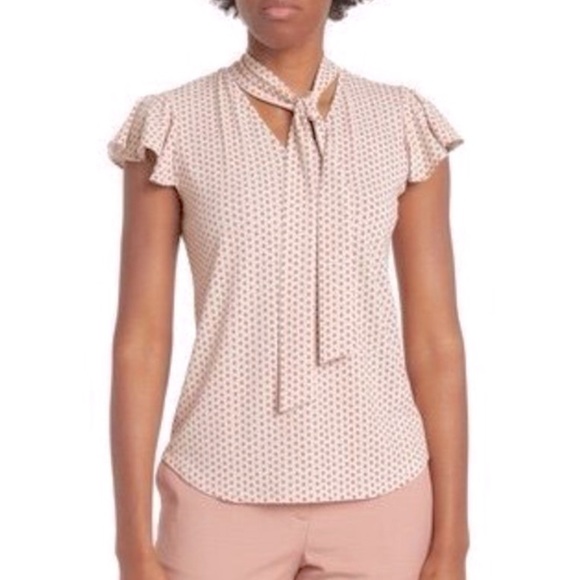 Adrianna Papell Tops - Adrianna Papell Tie Neck Flutter Sleeve Size Small-Creme w/Blk and red print